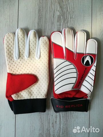 Вратарские перчатки, гетры, щитки, напульсники