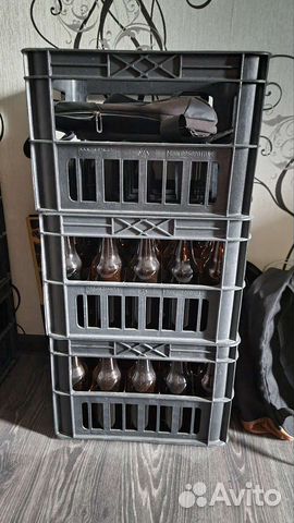 Пивные бутылки с ящиками