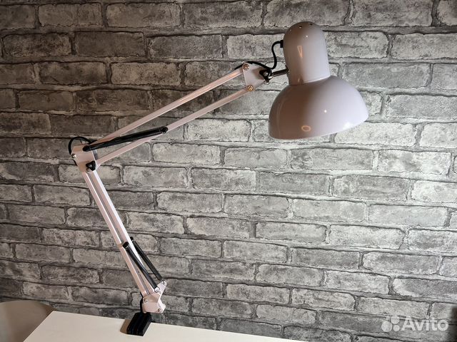 Лампа настольная белая