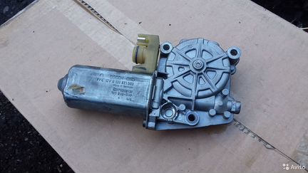 Мотор стеклоподъемника правый Mercedes W140