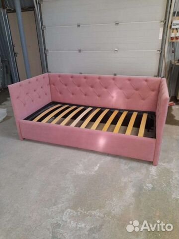 Детская кровать в каретной стяжке
