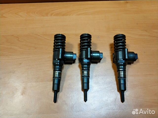 Форсунка Ауди Фольксваген 2,0 TDi 03G130073G