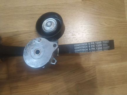 Комплект Ролик Натяжитель и Ремень приводаNissan J