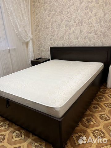 Кровать двухспальная с матрасом 140 на 200