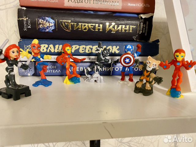 Игрушки киндер Marvel