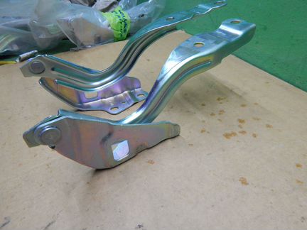 Петли капота оригинал Hyundai Solaris 1