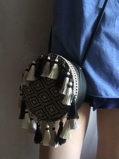 Сумочка с кисточками