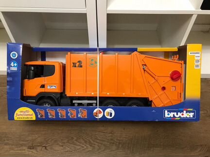 Мусоровоз bruder scania новый