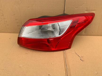 Ford Focus 3 фонарь правый наружный седан