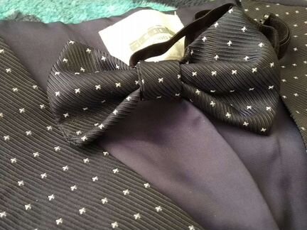 Жилет с бабочкой новый