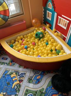 Сухой бассейн с шариками