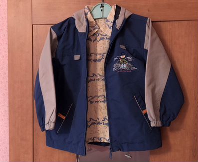 Ветровка и рубашка