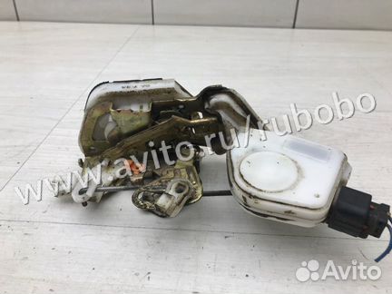 Замок двери задний левый Mitsubishi Pajero 3 V78W