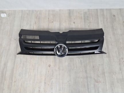 Решетка радиатора со значком передняя Vw