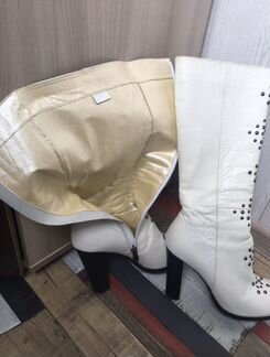 Сапоги белые клёпки