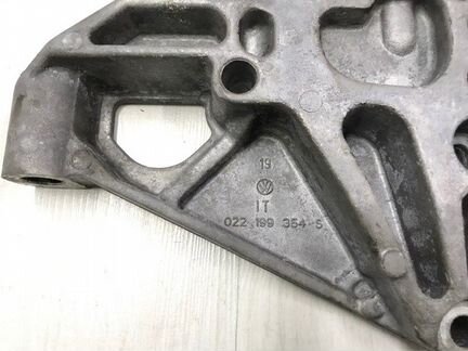 Кронштейн двигателя Skoda Superb седан cdva 3.6