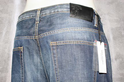 Versace новые джинсы р. 38, 40 Италия