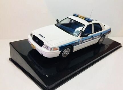 Ford Crown Victoria PI Arlington County Police 1:4