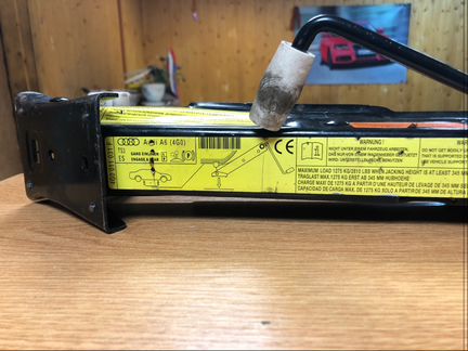 Домкрат 4G0011031F Audi A6 4G C7