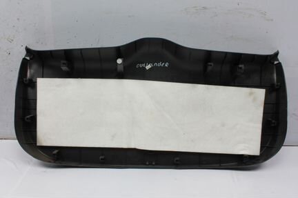 Обшивка крышки багажника Mitsubishi Outlander