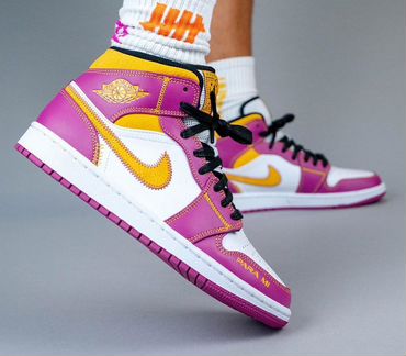 Air Jordan 1 mid Familia
