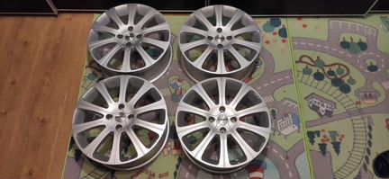 Литые диски MoMo 17’’ 4*108