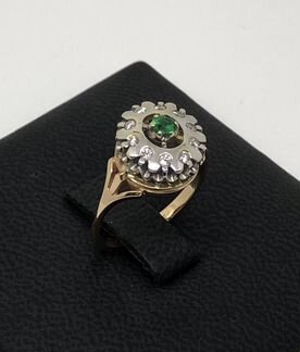 Золотое кольцо с изумрудом и бриллиантами