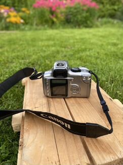 Зеркальный фотоаппарат Canon EOS 300D