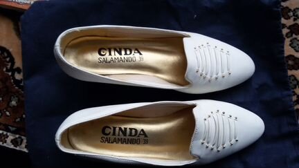 Туфли новые белые