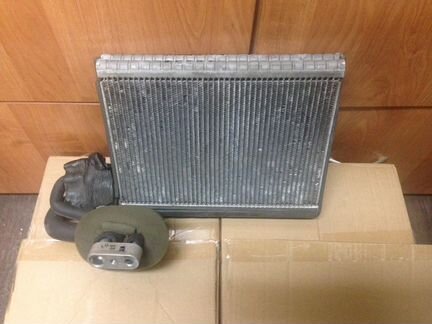 Радиатор кондиционера Discovery 3 / Range Sport