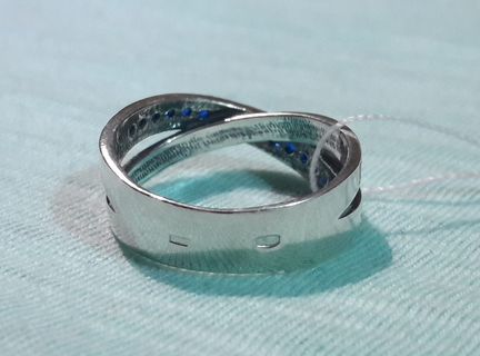 Серебряное кольцо с фианитами «Спаси и сохрани»