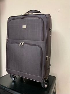 Чемодан дорожный