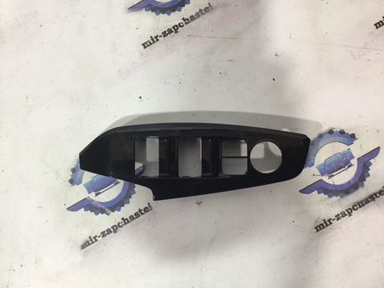 Накладка блок управления стеклоподъемника Mazda 3