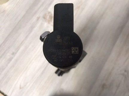 Клапан регулировки давления с рампой правый Vw