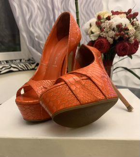 Оригинальные босоножки Casadei
