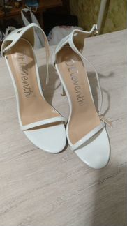 Босоножки белые