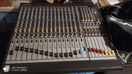 Микшерный пульт