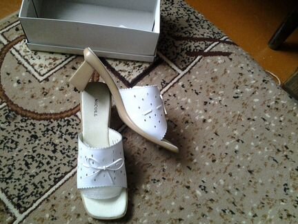 Продаю новые кожаные босоножки белого цвета