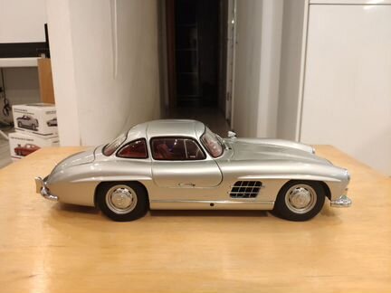Minichamps Mercedes 300SL 1:18 серебро