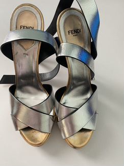 Босоножки Fendi