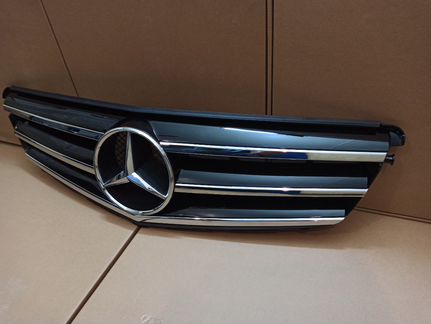 Решетка радиатора Мерседес W 204 2006-2015