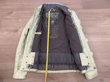 Куртка сноубордическая женская