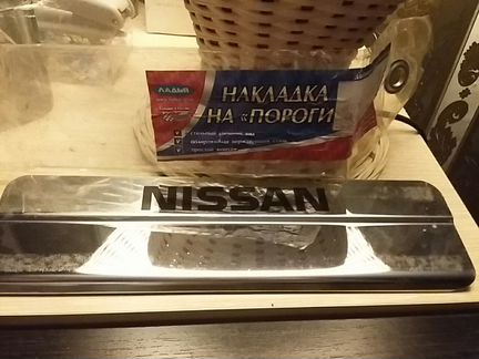 Накладки на порог ниссан