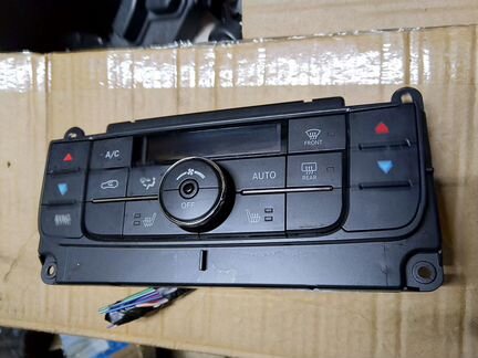 Блок управления климатом Jeep Grand Cherokee 4 WK2