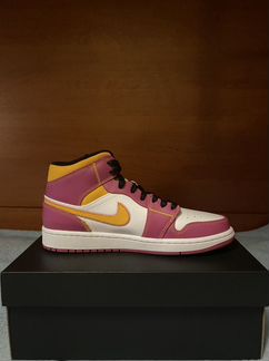 Air Jordan 1 Mid «Familia»