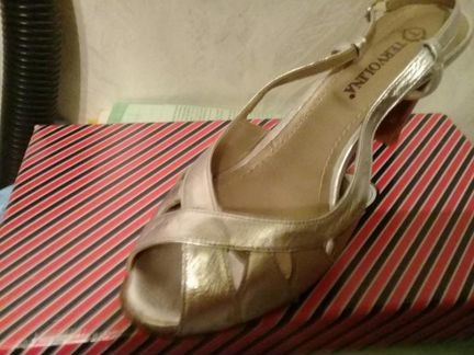 Босоножки кожаные Tervolina