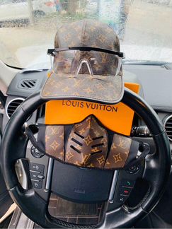 Крутая бейсболка из эко-кожи Louis Vuitton