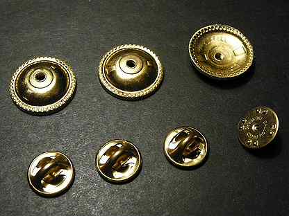 Медали и ордена на закрутке. Закрутка для значка. Закрутки знаков. Закрутка м10. Закрутки знаков.