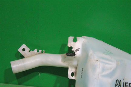 Бачок омывателя Mitsubishi Pajero Sport 2