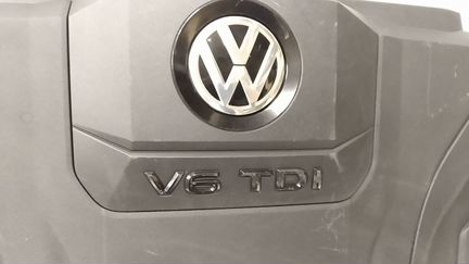 Крышка накладка двс верхняя VW Touareg 3